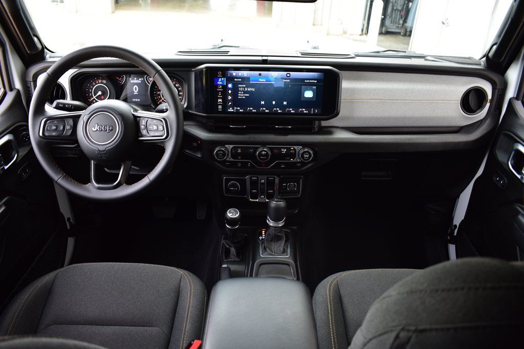 Used 2025 Jeep Gladiator Sport AWD/4WD image 26