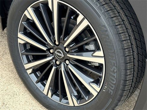 New 2026 Nissan Pathfinder Platinum image 11