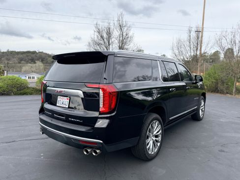 Used 2021 GMC Yukon XL Denali w/ Denali Premium Package image 6