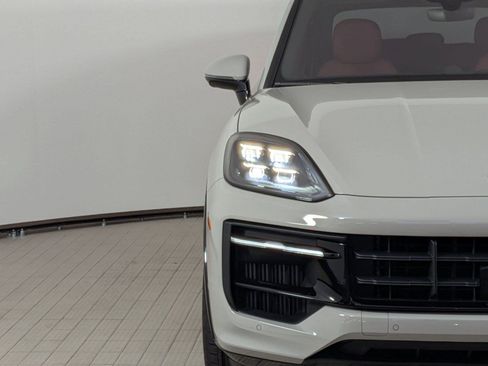 Used 2026 Porsche Cayenne GTS AWD/4WD image 12