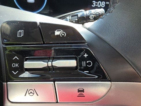 Used 2025 Hyundai Elantra SEL FWD image 18