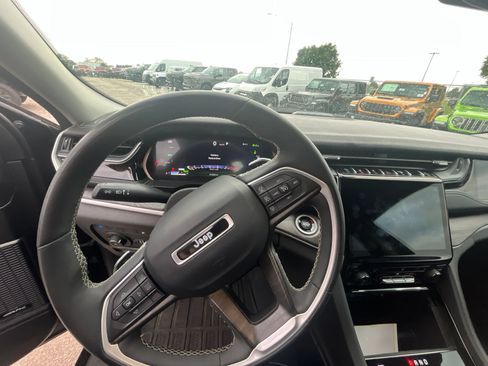 Used 2023 Jeep Grand Cherokee 4WD 4xe image 10