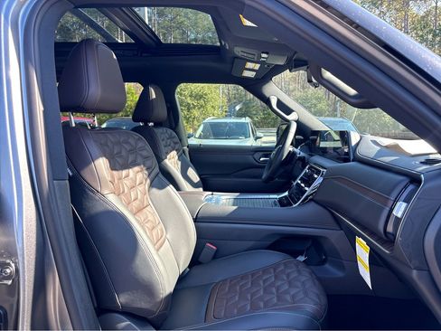 New 2026 Nissan Armada Platinum image 14