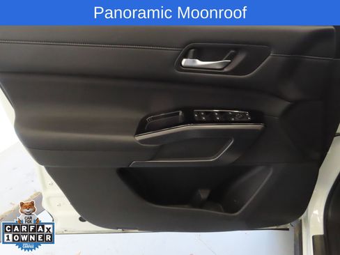 Used 2023 Nissan Pathfinder SL w/ SL Premium Package image 11