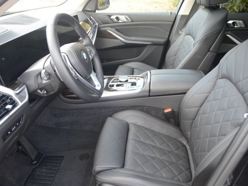 Used 2025 BMW X7 xDrive40i AWD/4WD image 12