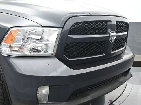 Used 2018 RAM 1500 Express AWD/4WD image 31