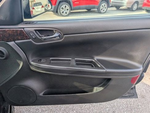 Used 2016 Chevrolet Impala LT image 23