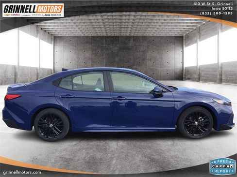 Used 2025 Toyota Camry SE image 4