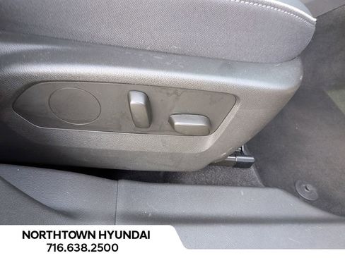 Used 2023 Buick Envision Essence image 38