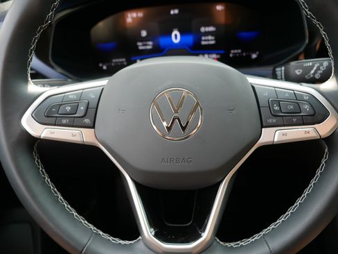 Used 2024 Volkswagen Taos SE AWD/4WD image 25