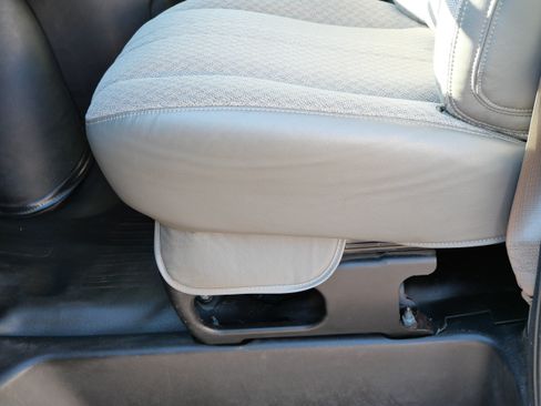 Used 2017 Chevrolet Express 2500 RWD image 19