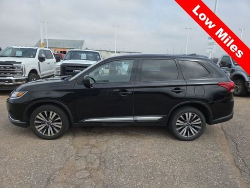 Used 2019 Mitsubishi Outlander ES image 2