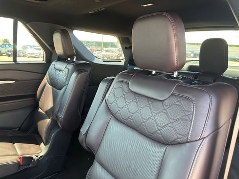 Used 2025 Ford Explorer Platinum w/ LUX Leather Package image 23