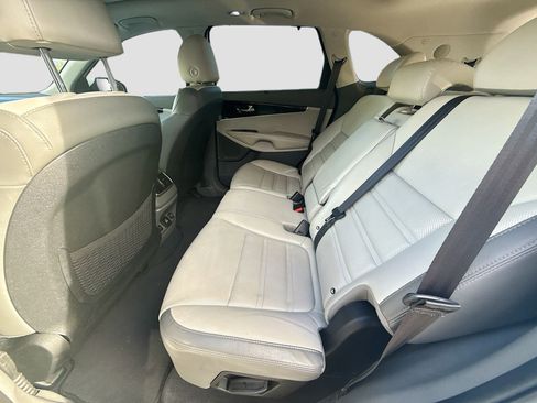 Used 2019 Kia Sorento SX image 23