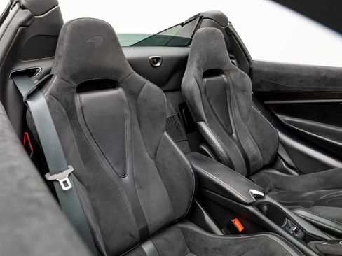 Used 2023 McLaren 720S Spider image 12