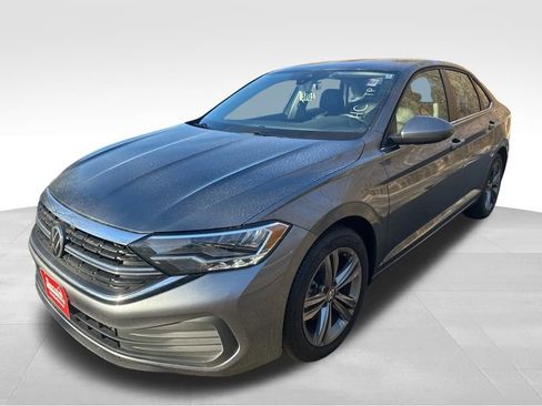 Used 2024 Volkswagen Jetta SE image 2