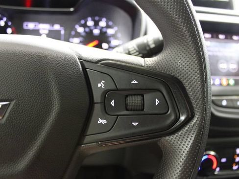 Used 2022 Chevrolet TrailBlazer LT AWD/4WD image 36
