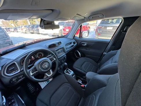 Used 2019 Jeep Renegade Latitude w/ Cold Weather Group image 24