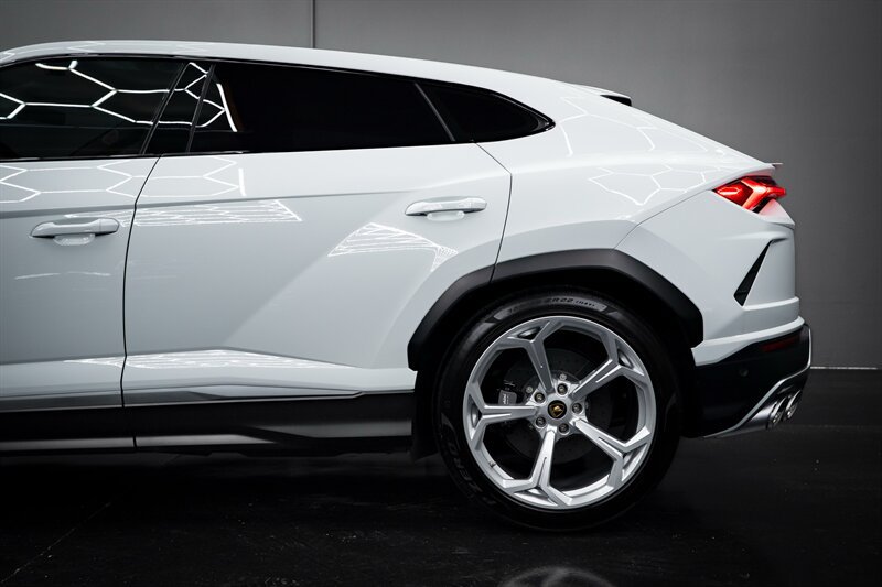 Used 2020 Lamborghini Urus AWD/4WD image 3