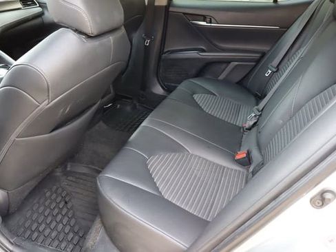 Used 2018 Toyota Camry SE w/ Moonroof Package FWD image 6