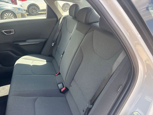 Used 2025 Kia K4 LXS image 38