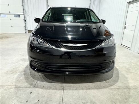 Used 2017 Chrysler Pacifica Touring w/ Tire & Wheel Group image 3