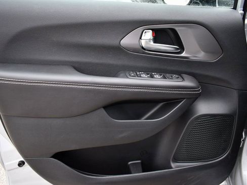 New 2026 Chrysler Voyager LX image 13