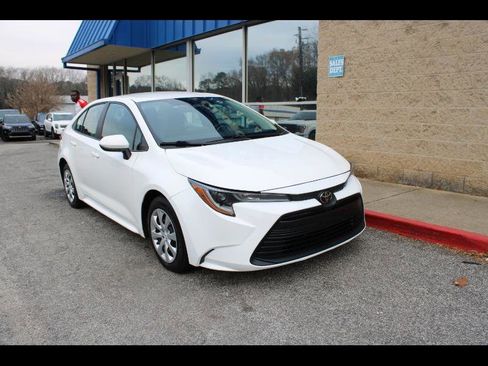 Used 2023 Toyota Corolla LE image 1