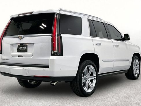 Used 2018 Cadillac Escalade Platinum AWD/4WD image 2