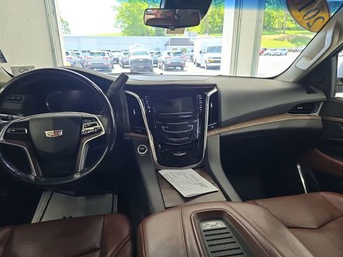 Used 2018 Cadillac Escalade ESV Premium Luxury AWD/4WD image 11