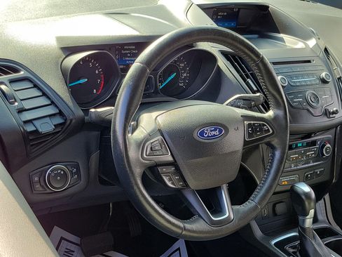 Used 2017 Ford Escape SE w/ SE Sport Appearance Package FWD image 9