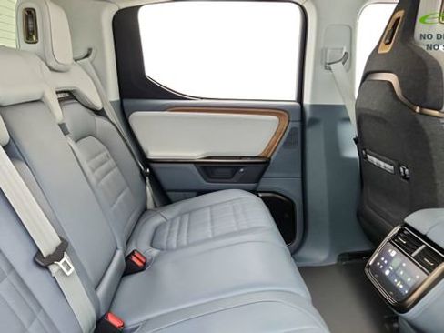 Used 2025 Rivian R1T Premium AWD/4WD image 25