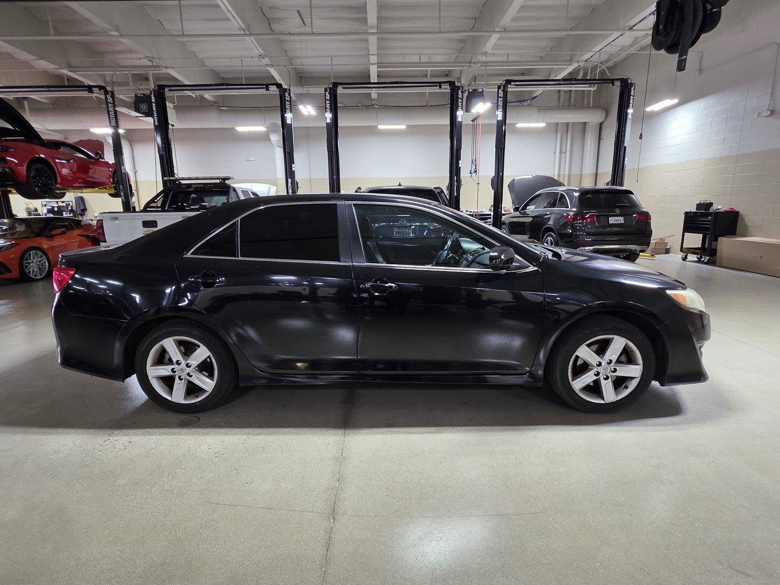 Used 2014 Toyota Camry SE w/ Fleet Convenience Package FWD image 8