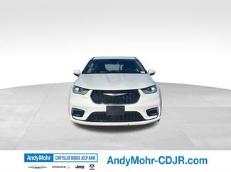 Used 2023 Chrysler Pacifica Touring-L FWD video 2