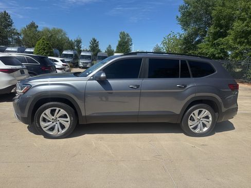 Used 2023 Volkswagen Atlas SE w/ Panoramic Sunroof Package image 7