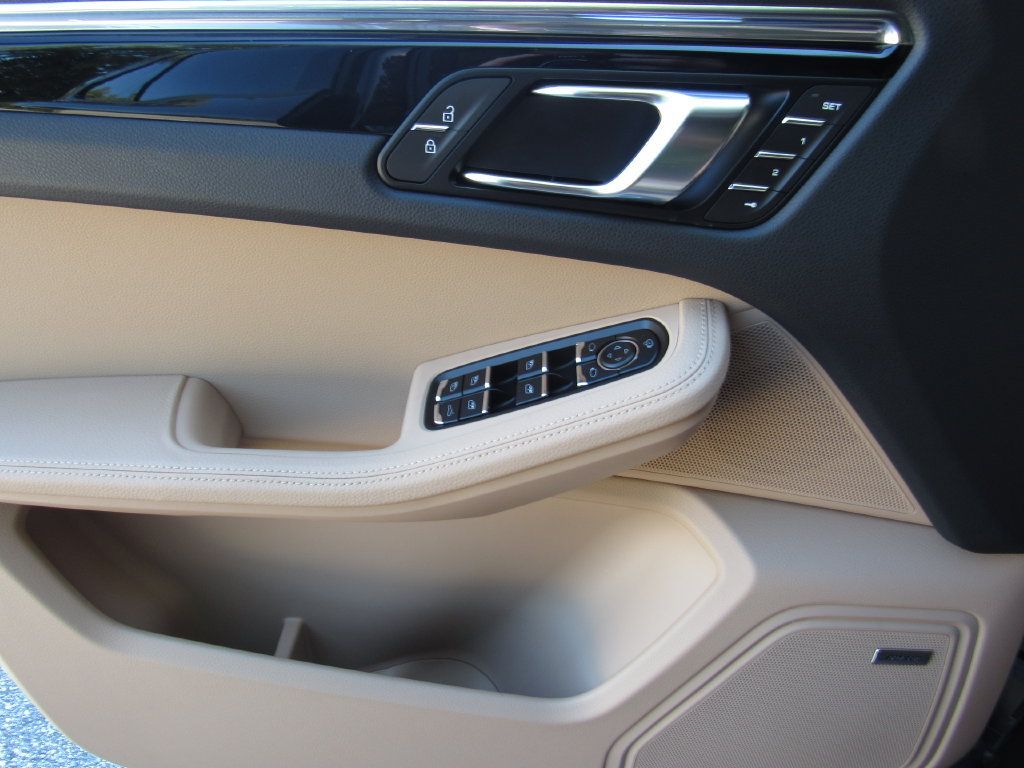 Certified 2026 Porsche Macan AWD/4WD image 23