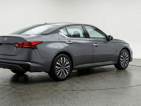 Used 2025 Nissan Altima 2.5 SV FWD image 9