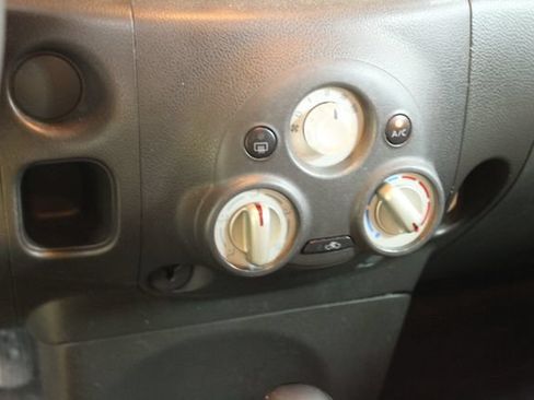 Used 2009 Nissan Cube 1.8 S w/ Interior Designer Pkg FWD image 18
