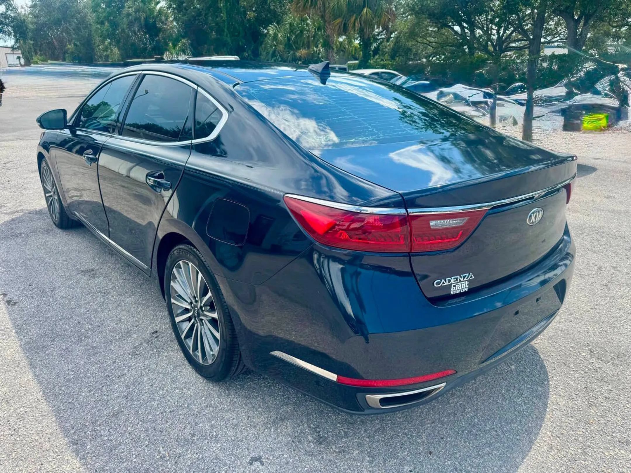 Used 2017 Kia Cadenza Premium FWD image 13