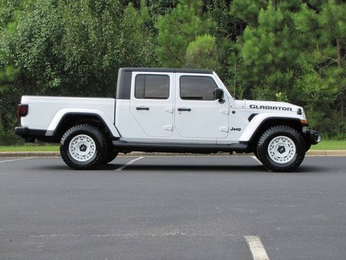 Used 2022 Jeep Gladiator Sport AWD/4WD image 4