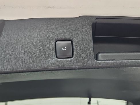 Used 2022 Ford Escape SEL w/ Technology Package FWD image 33
