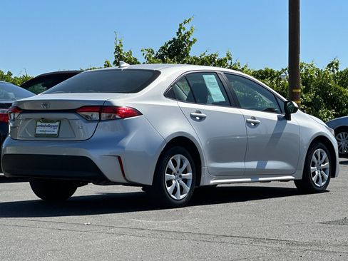 Used 2024 Toyota Corolla LE FWD image 4