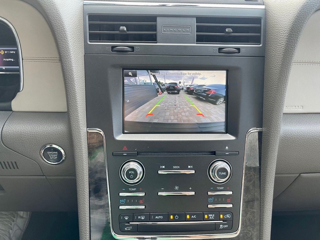 Used 2015 Lincoln Navigator 2WD image 17