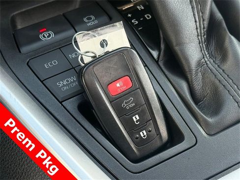 Used 2022 Toyota RAV4 XLE Premium image 27