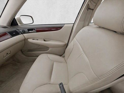 Used 2004 Lexus ES 330 w/ Premium Pkg FWD image 13