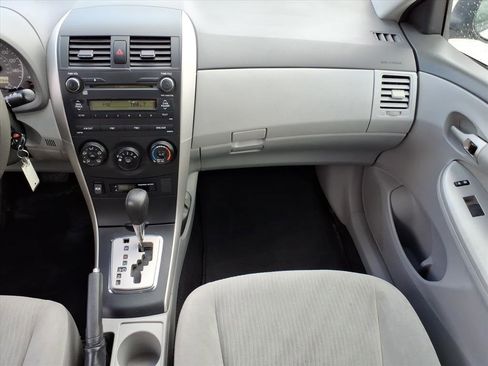 Used 2010 Toyota Corolla LE image 7