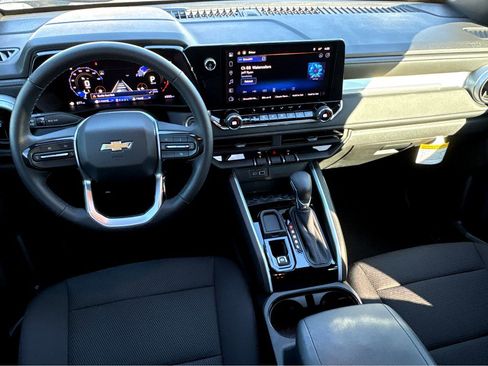 Used 2025 Chevrolet Colorado LT image 4