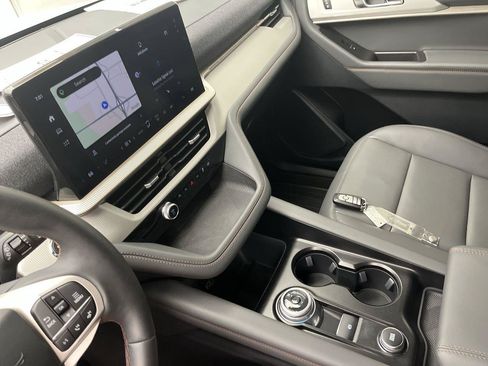 Used 2026 Ford Explorer Active w/ Active Comfort Package AWD/4WD image 18