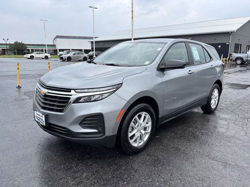 Used 2024 Chevrolet Equinox LS AWD/4WD image 3