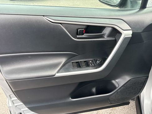 Used 2019 Toyota RAV4 LE w/ All Weather Liner Package AWD/4WD image 13